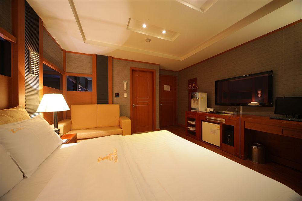 Hotel Noblesse, Yeoksam Séoul Extérieur photo