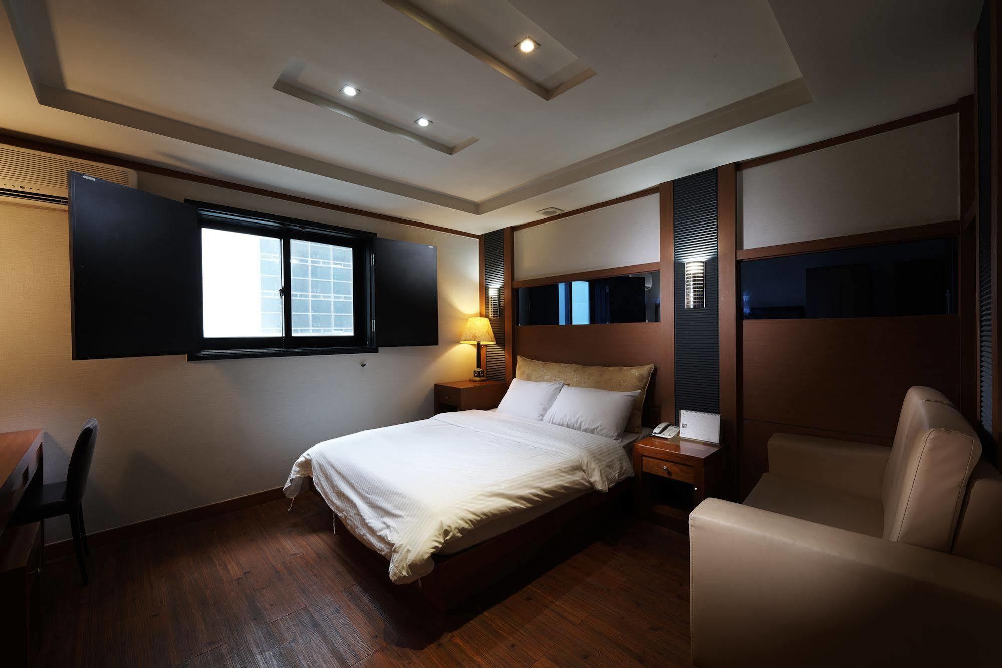 Hotel Noblesse, Yeoksam Séoul Extérieur photo