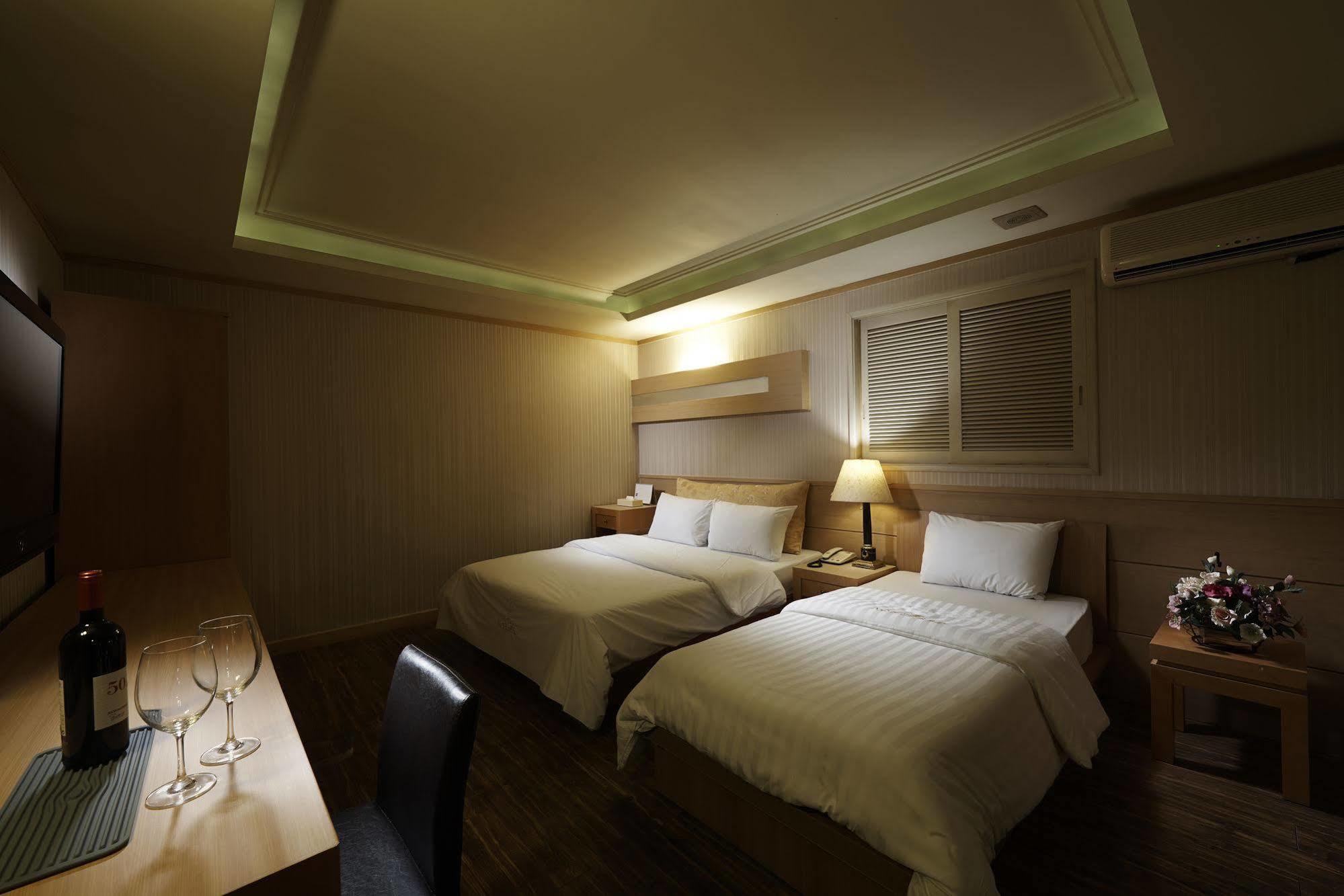 Hotel Noblesse, Yeoksam Séoul Extérieur photo