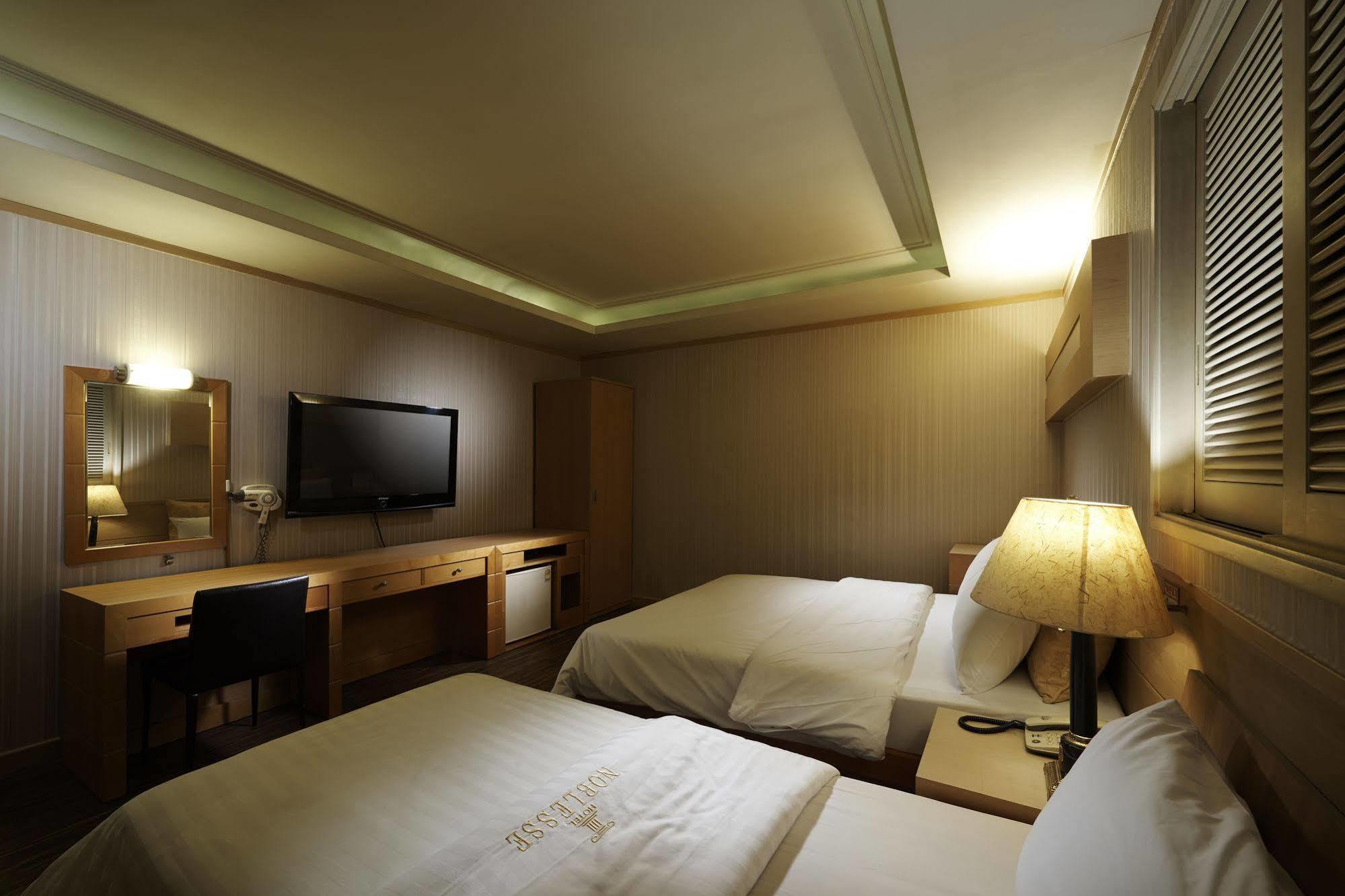 Hotel Noblesse, Yeoksam Séoul Extérieur photo