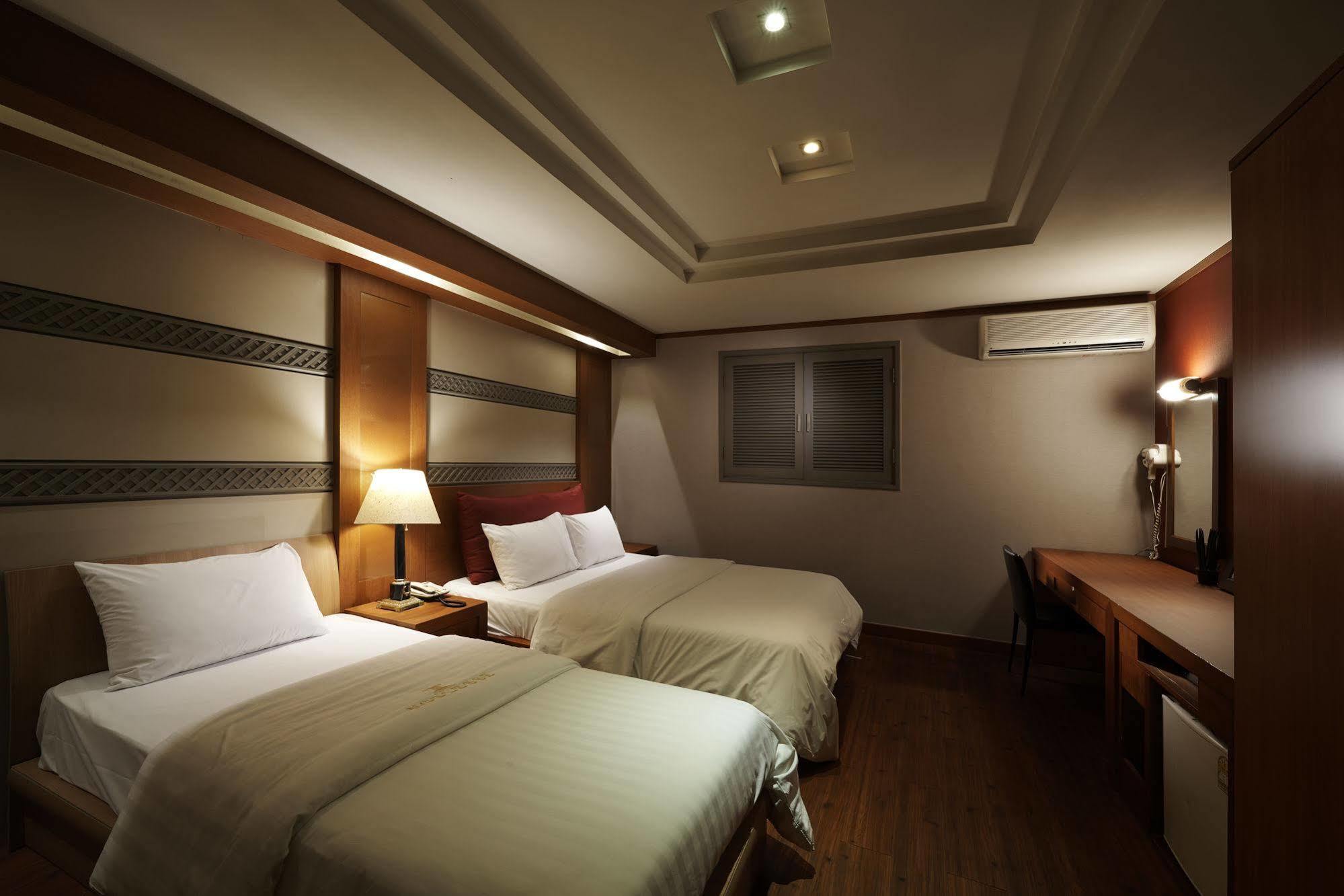 Hotel Noblesse, Yeoksam Séoul Extérieur photo