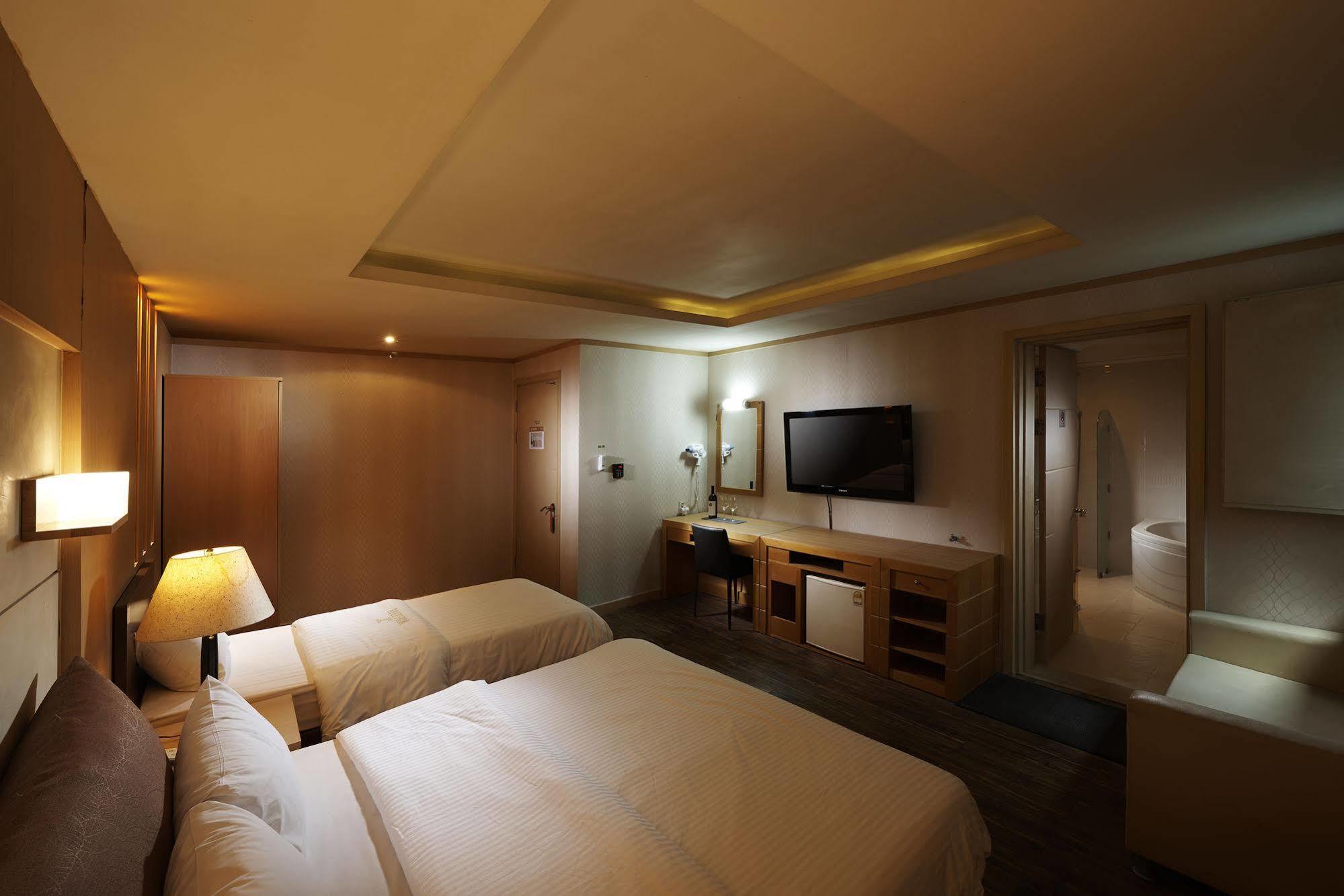 Hotel Noblesse, Yeoksam Séoul Extérieur photo