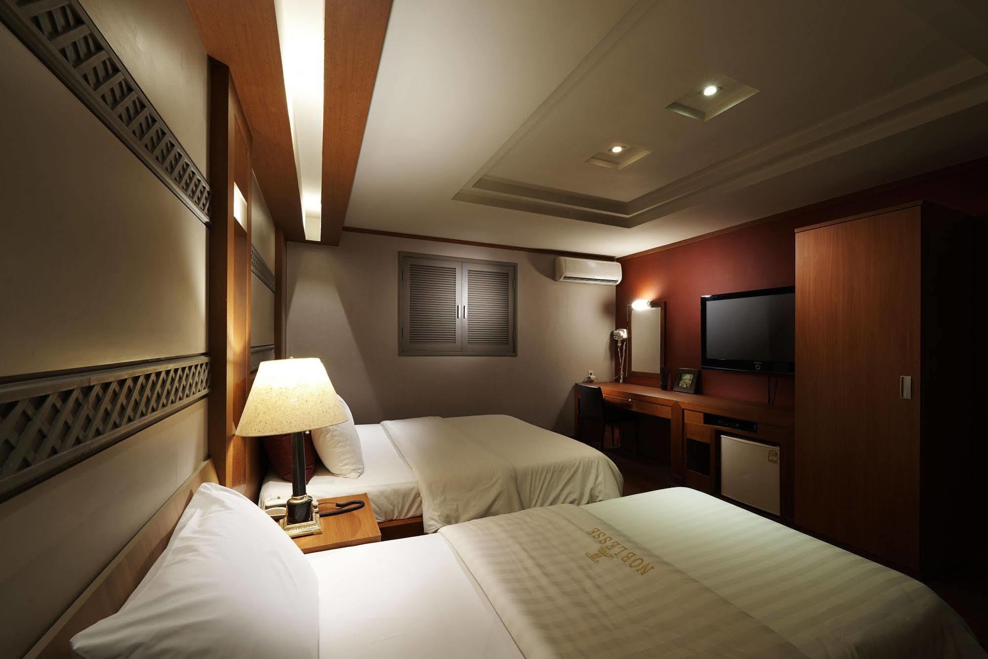 Hotel Noblesse, Yeoksam Séoul Extérieur photo