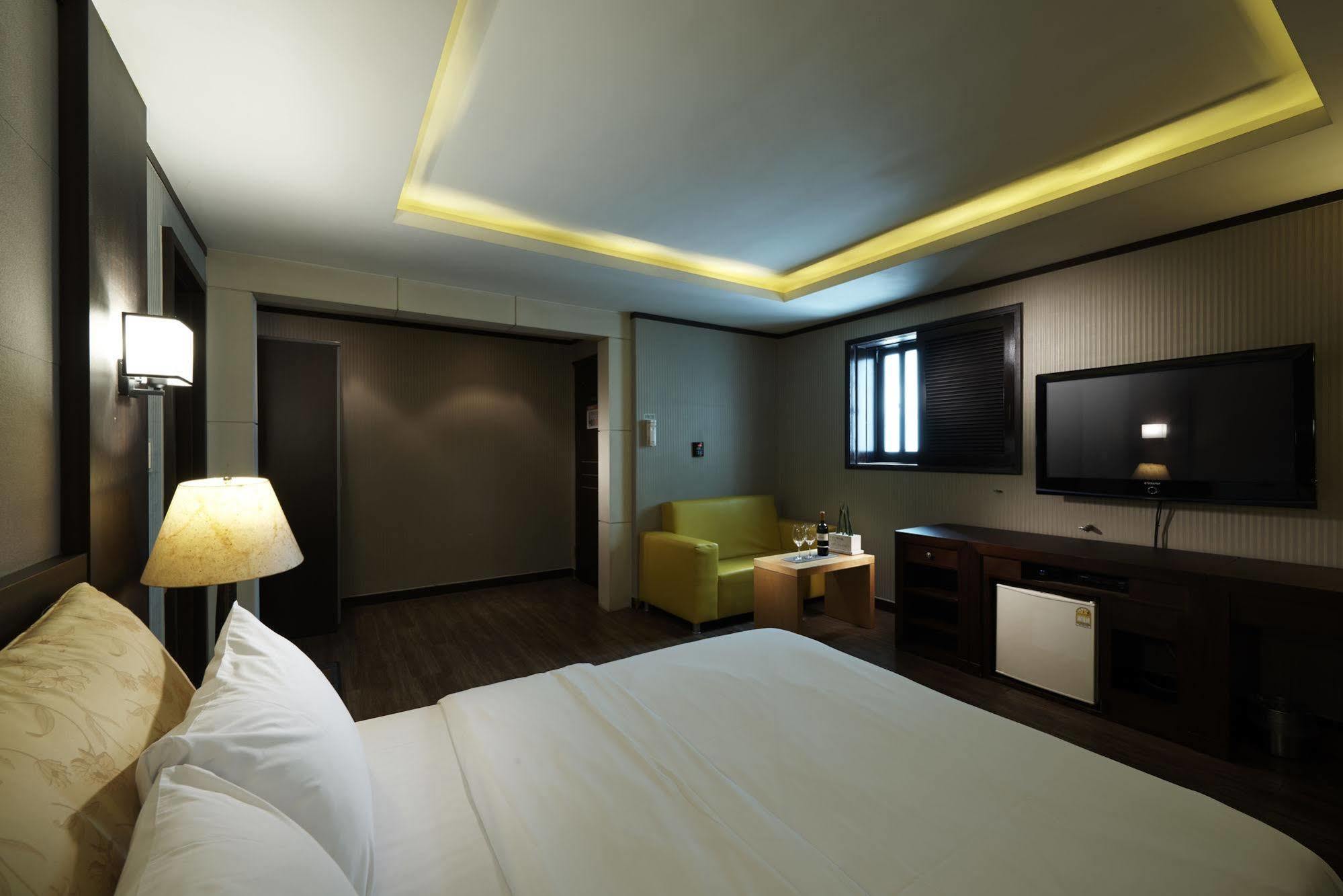 Hotel Noblesse, Yeoksam Séoul Extérieur photo